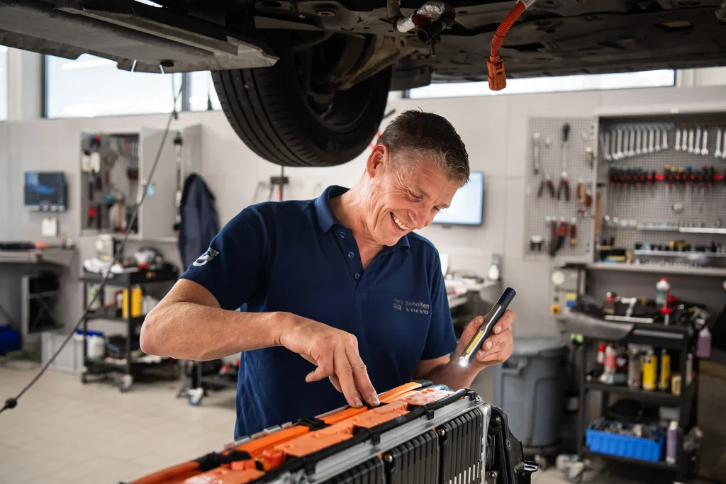 Autotechnicus bij Henk Scholten