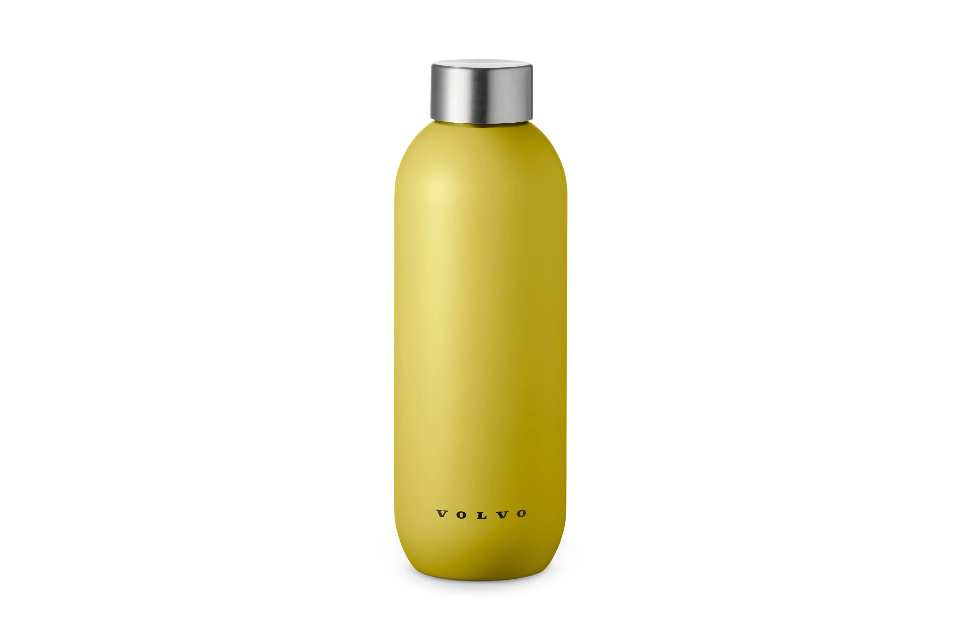 “Dubbelwandige Volvo drinkfles van gerecycled roestvrij staal in kleur Moss Yellow, staand op een lichte ondergrond.”