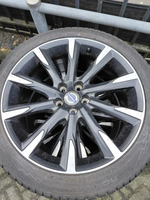 Volvo V60 Cross Country 19 inch BOR velg met winterband