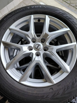 Originele Volvo XC60 18 inch 5-Y-spaaks zilveren velg met Nokian winterband