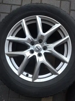 Volvo XC60 18 inch 5-Y-spaaks zilveren velg met Nokian WR SUV 4 winterband