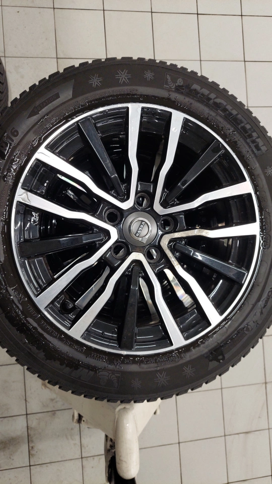 Volvo Markeb winterwielen 16 inch met Michelin banden voor C30 S40 V50 en V40