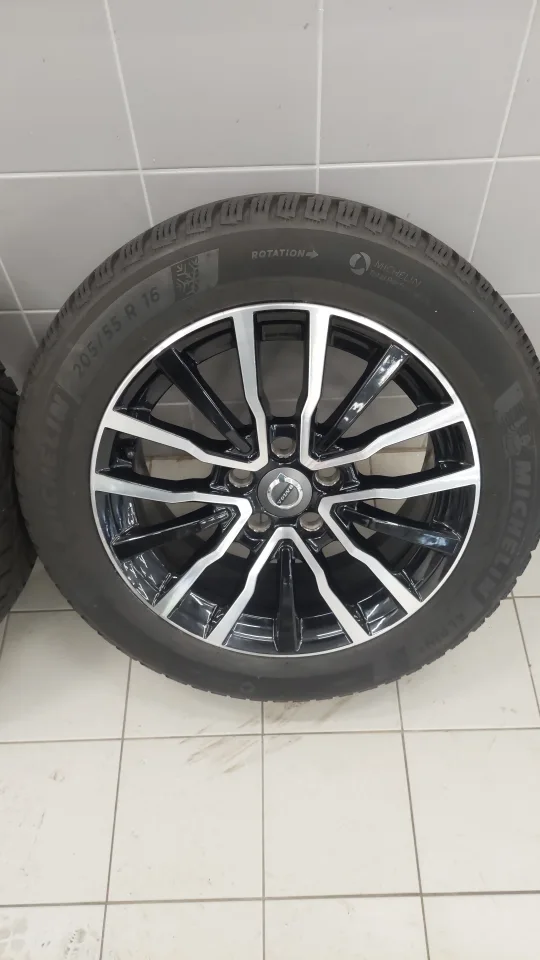 Opgeknapte Volvo Markeb velgen 16 inch met Michelin winterbanden voor C30 S40 V50 en V40
